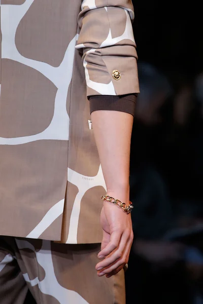 Look 15